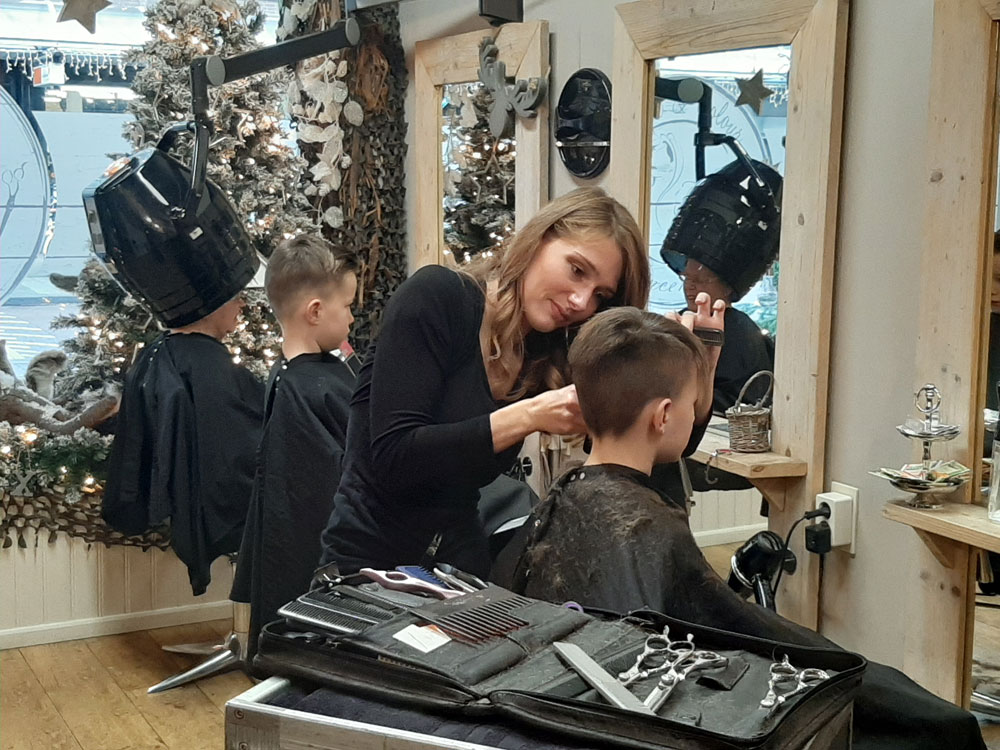 Kapsalon Cuts & Colour